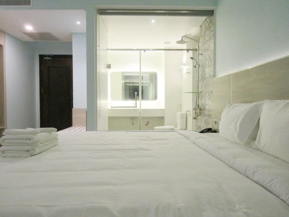 rooms-superior-with-balcony-child-without-extra-bed