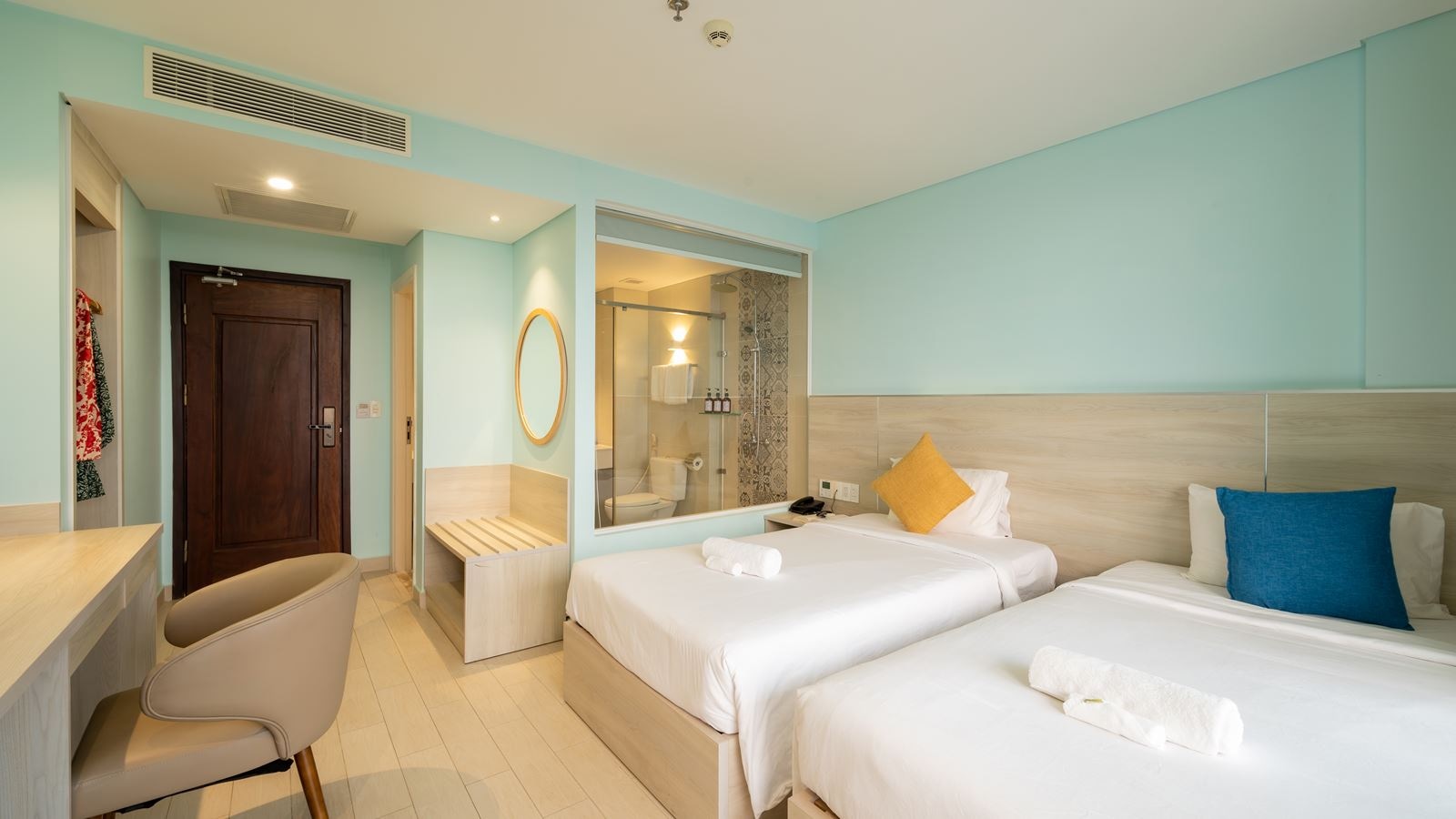 rooms-deluxe-sea-view-with-balcony