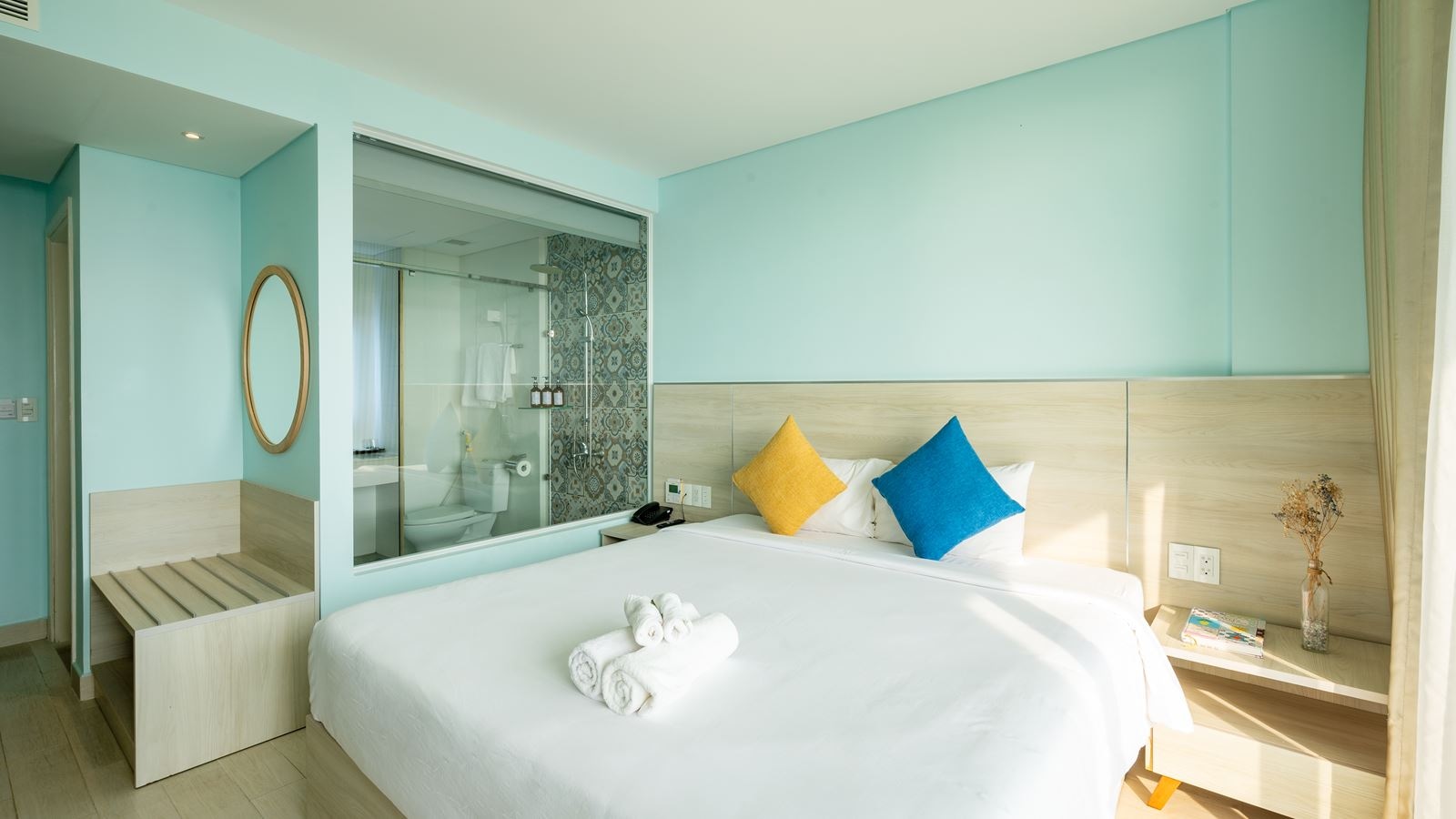 rooms-deluxe-sea-view-with-balcony