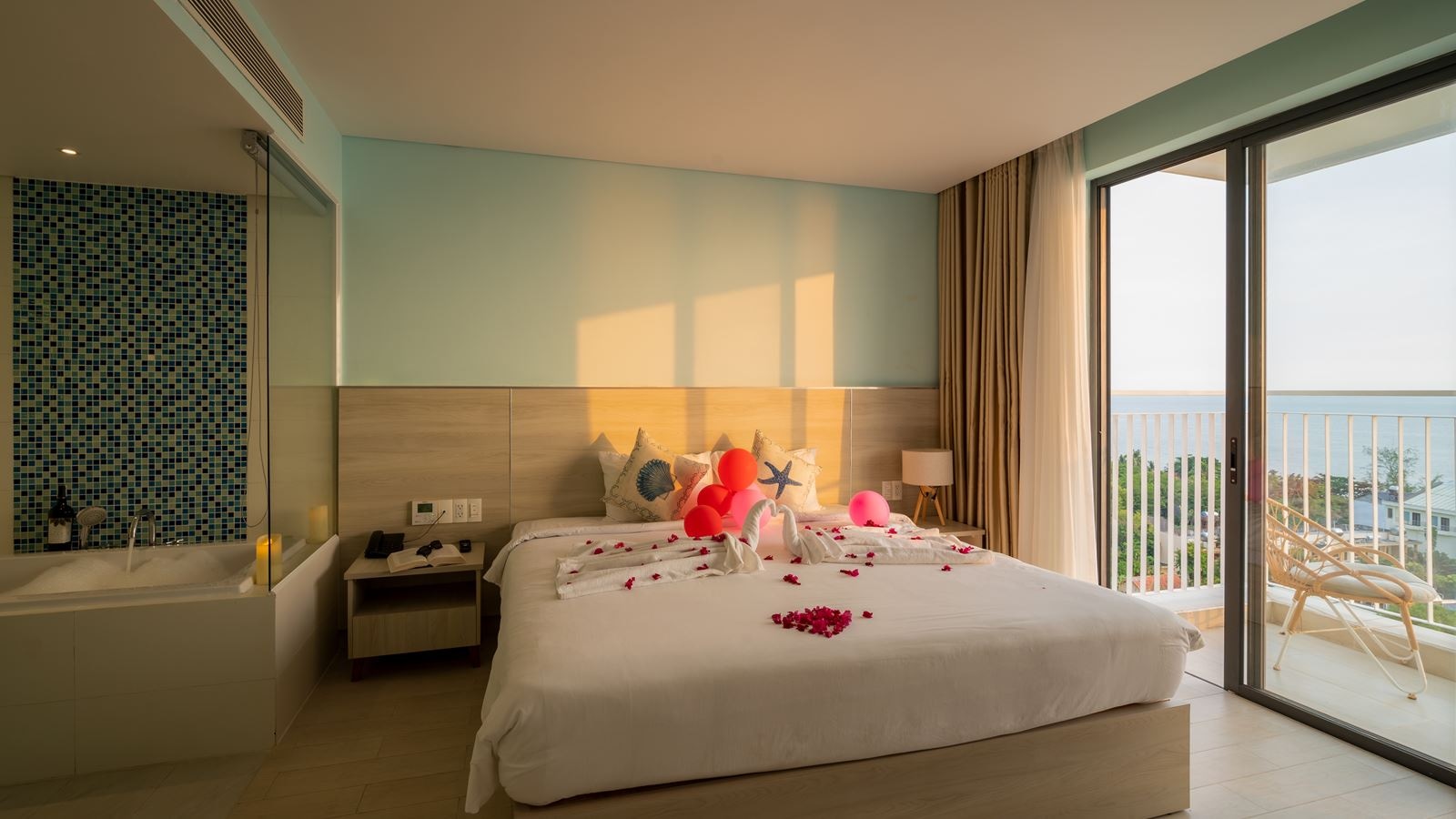 rooms-suite-sea-view-with-balcony