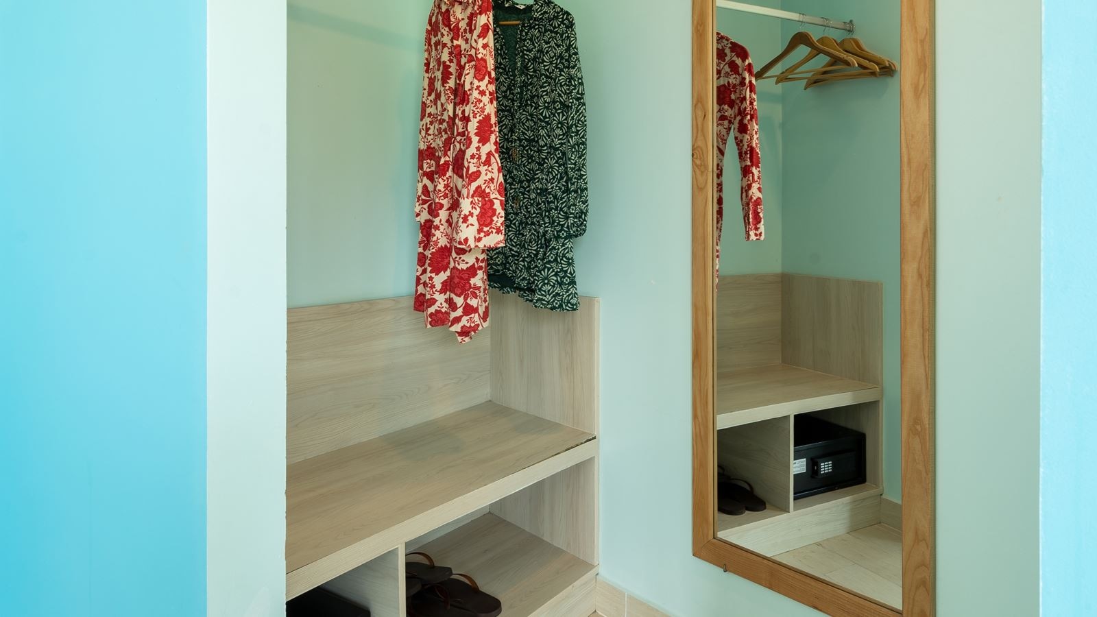 rooms-quad-room-with-balcony