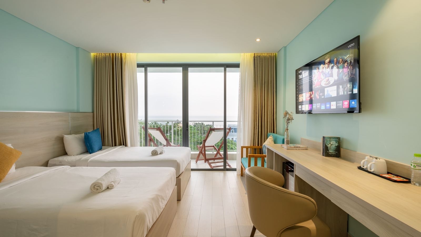 rooms-deluxe-sea-view-with-balcony