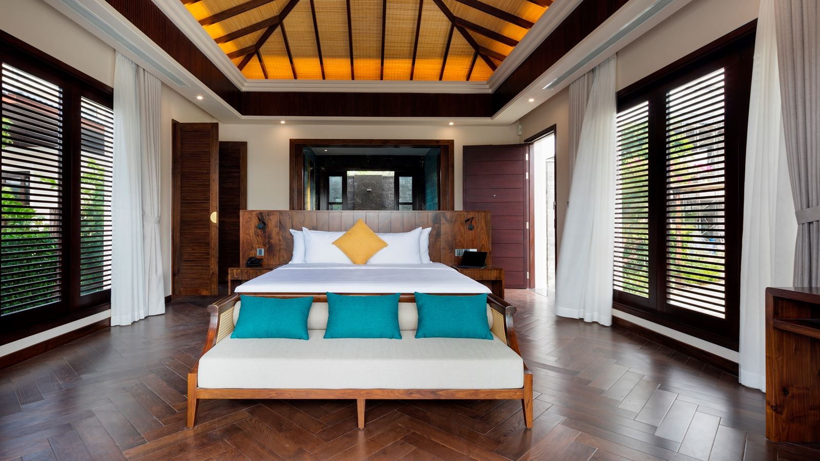 rooms-garden-villa-with-balcony