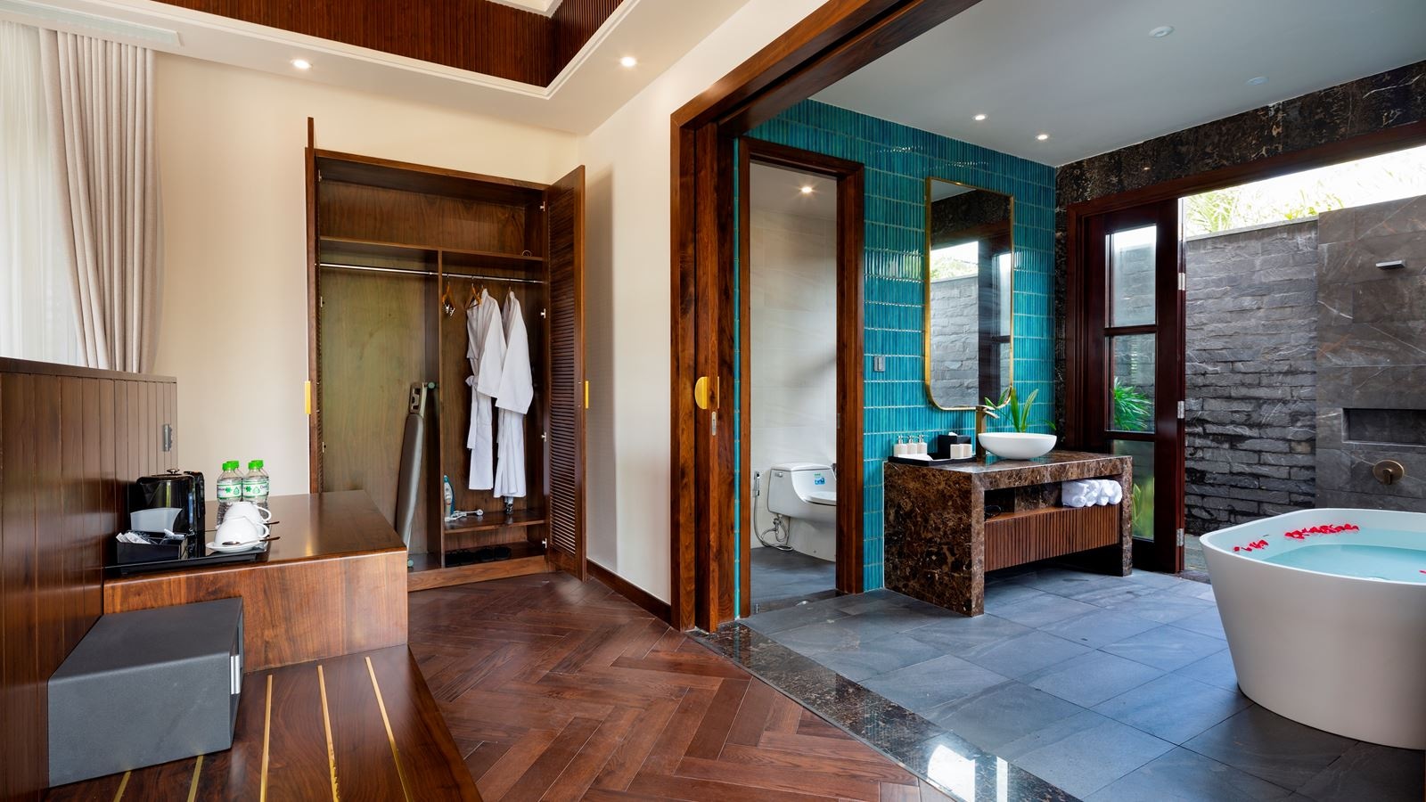 rooms-garden-villa-with-balcony