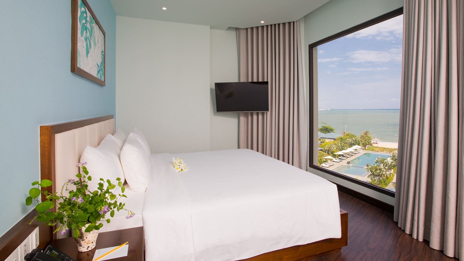 rooms-suite-ocean-view-room-with-balcony