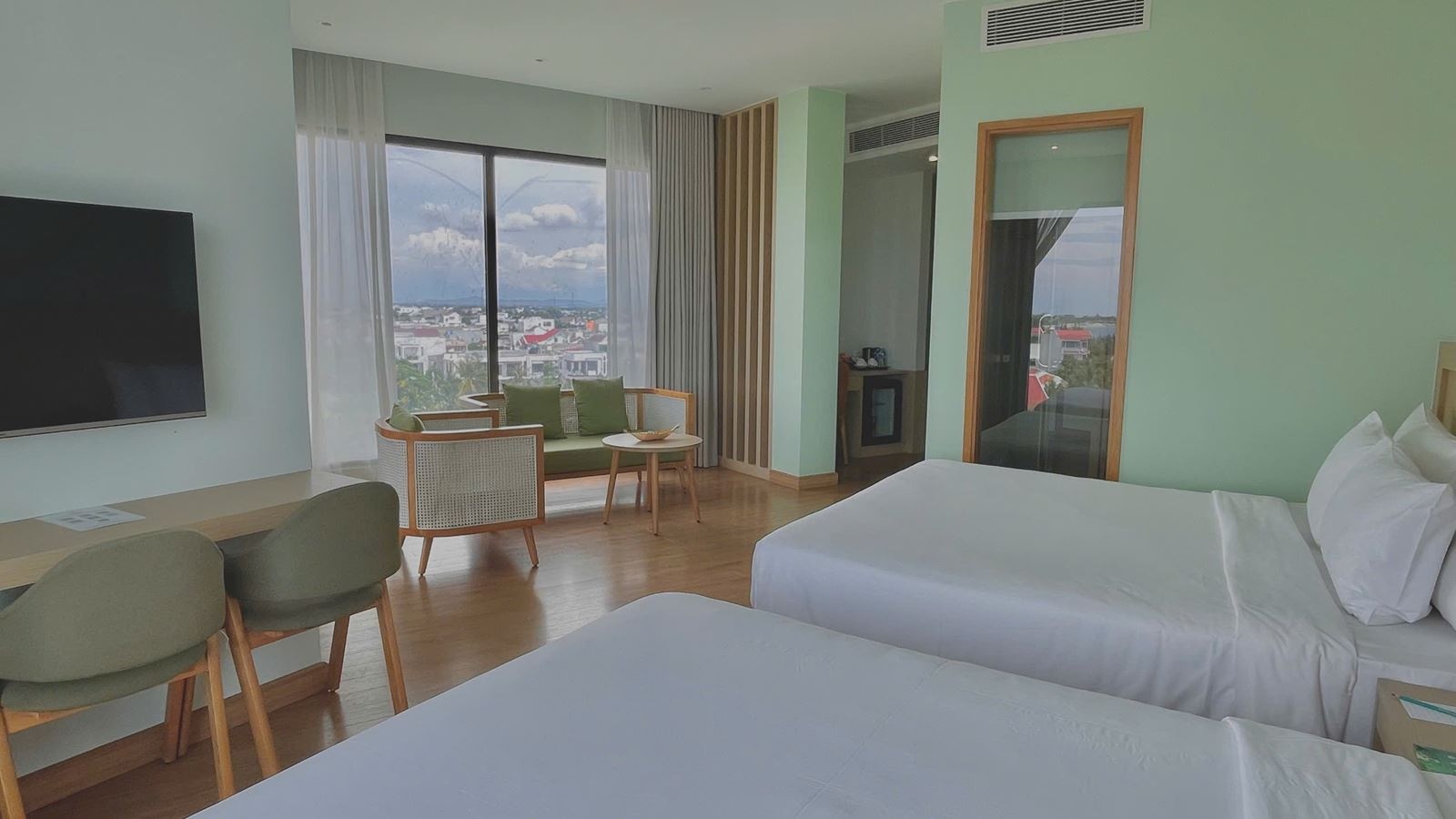 rooms-one-bedroom-deluxe-with-balcony