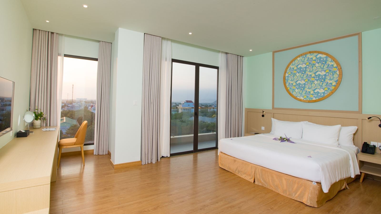 rooms-two-bedroom-deluxe-family-with-balcony