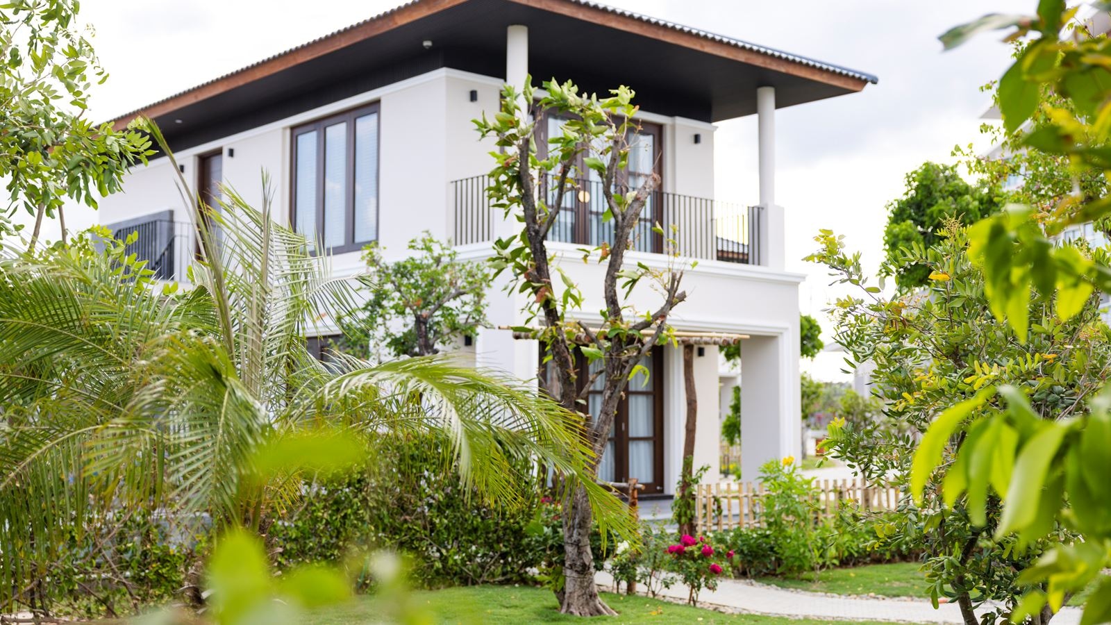 rooms-family-duplex-villa-with-balcony