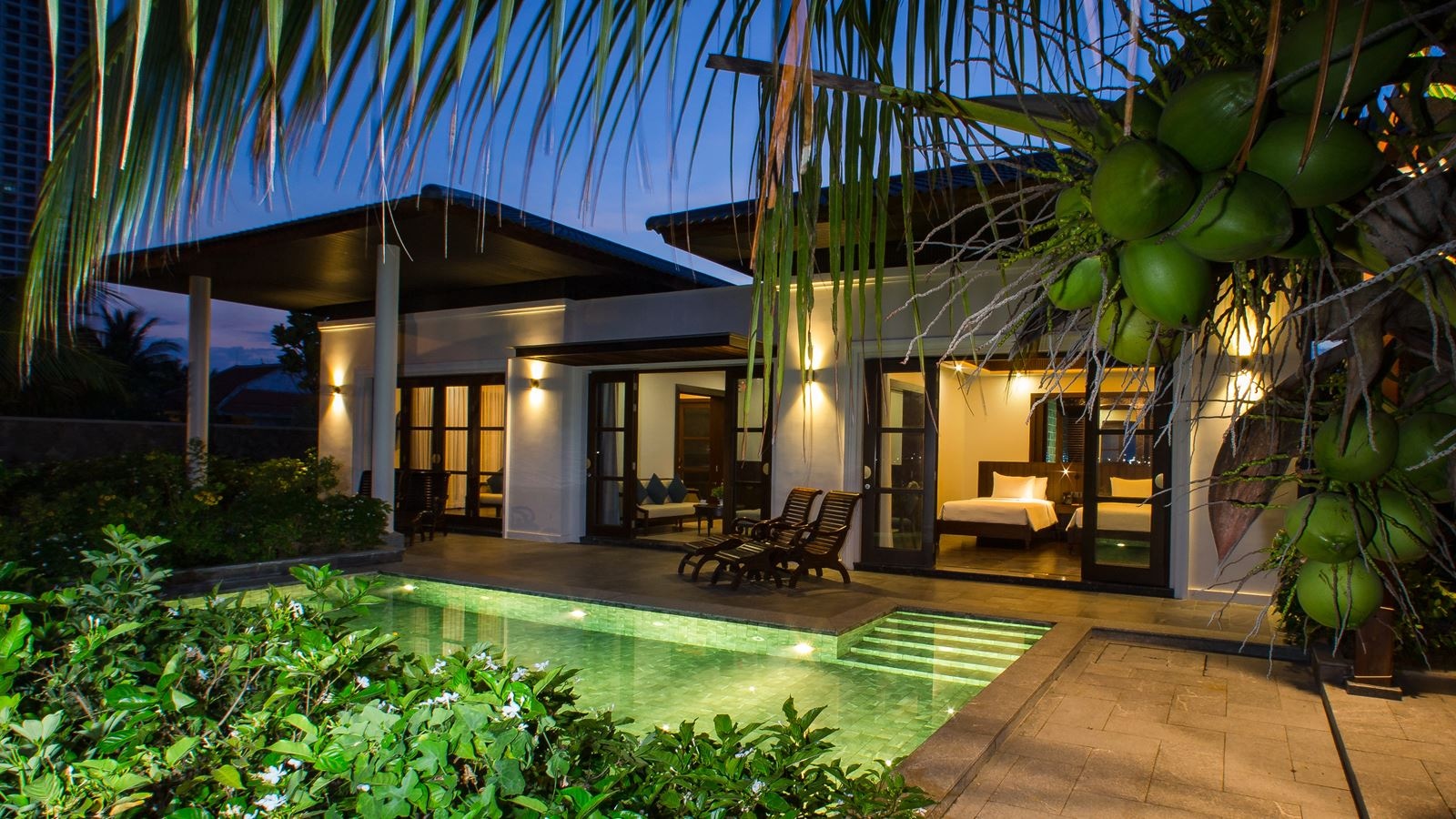 rooms-family-beach-front-villa-with-balcony