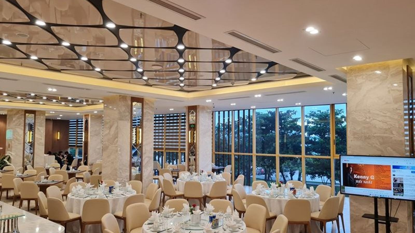 restaurants-crystal-restaurant