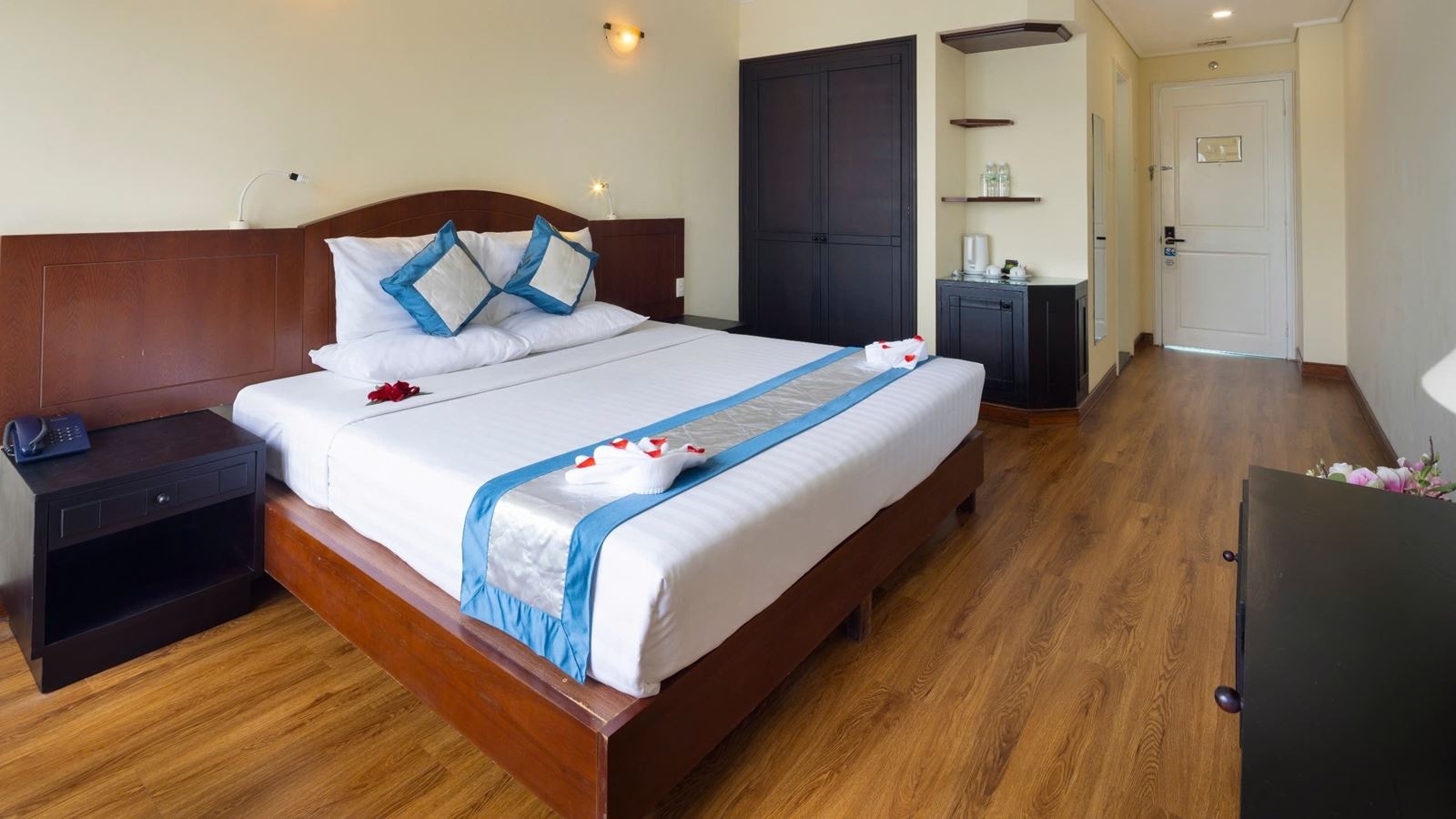 rooms-superior-room-with-balcony