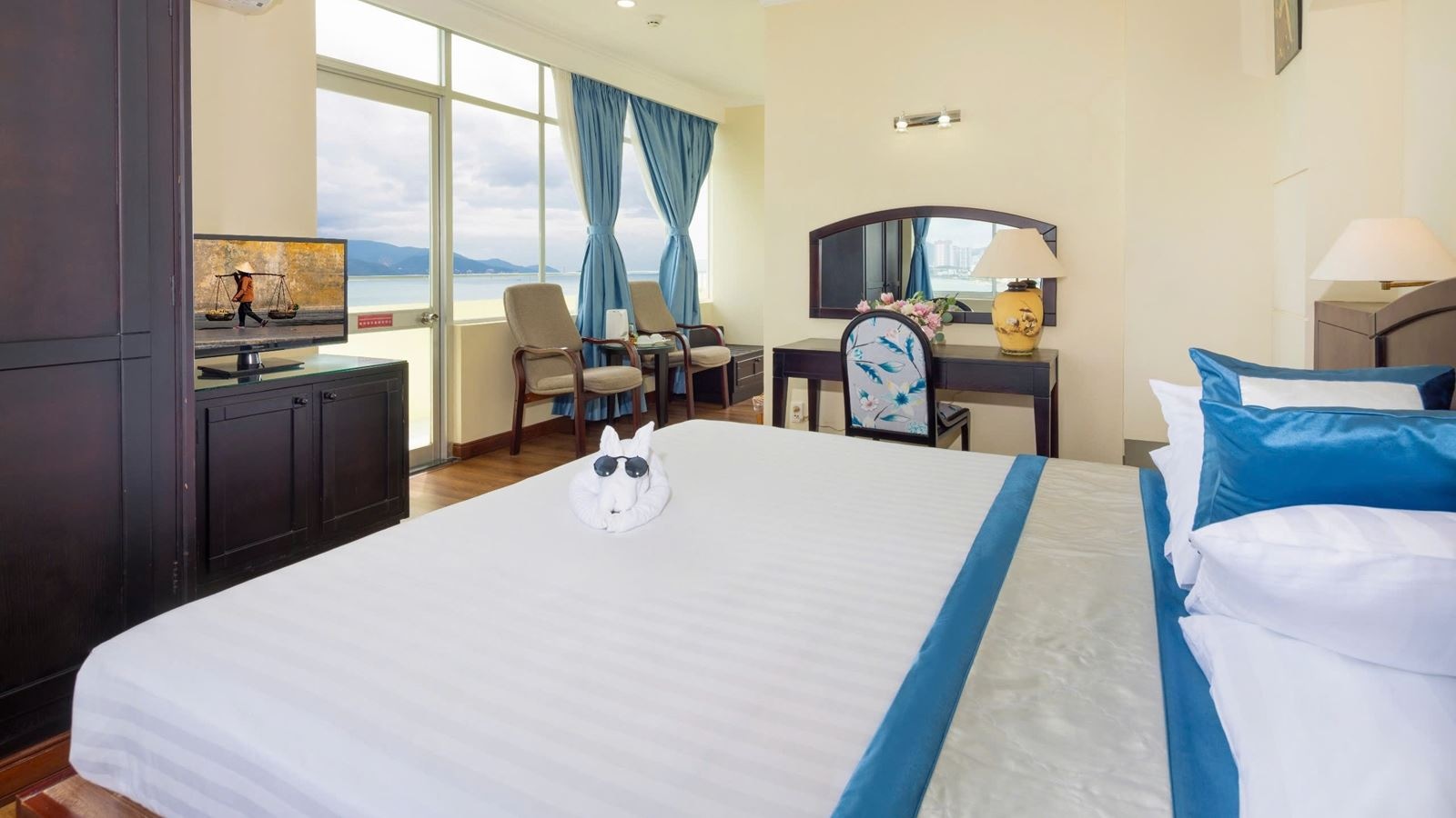 rooms-executive-deluxe-with-balcony