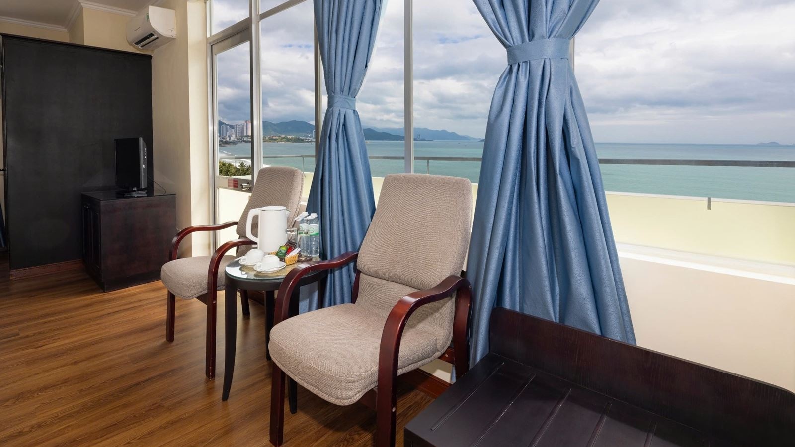 rooms-executive-deluxe-with-balcony