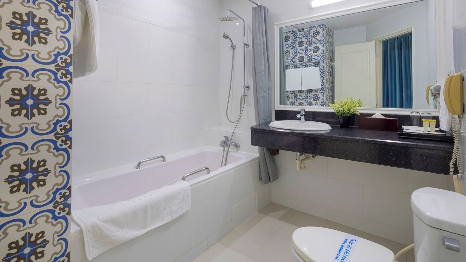 rooms-executive-deluxe-with-balcony