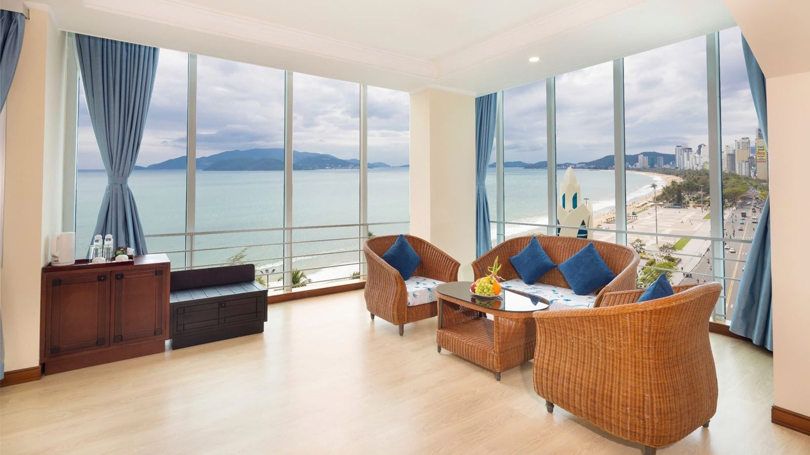 rooms-suite-with-balcony