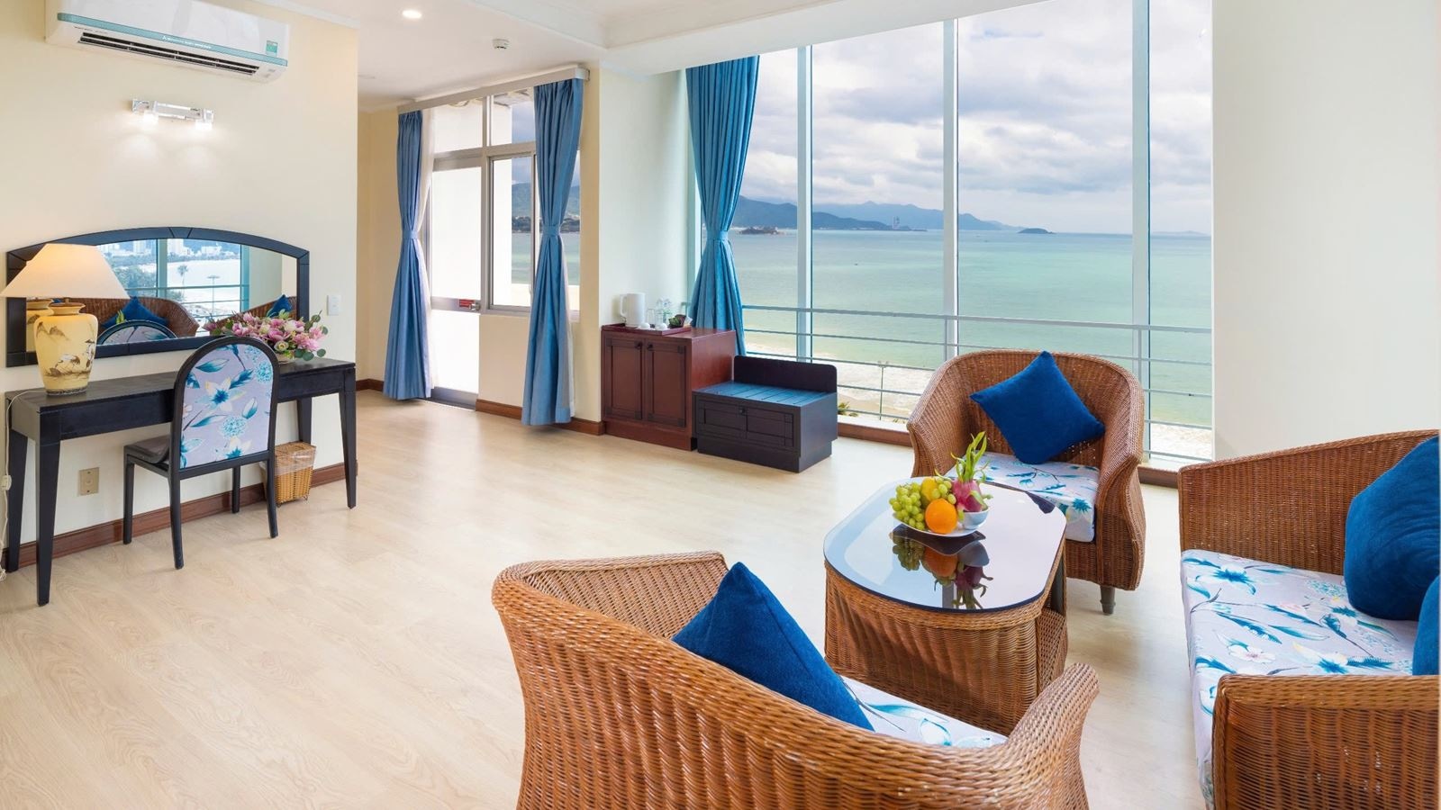 rooms-suite-with-balcony