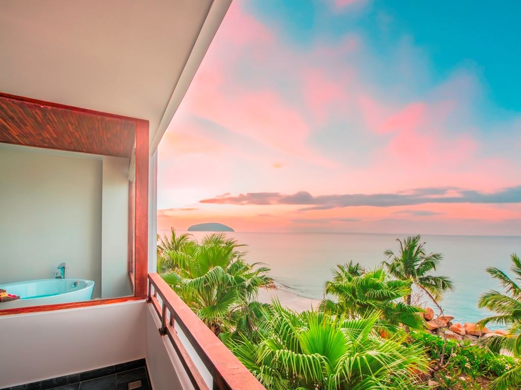 rooms-premier-executive-ocean-view-suite