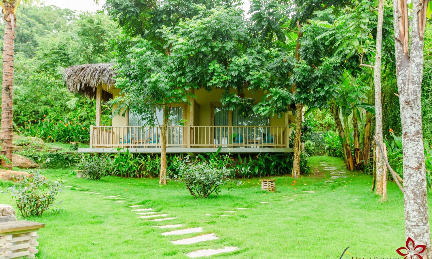 rooms-deluxe-bungalow-with-gardenview