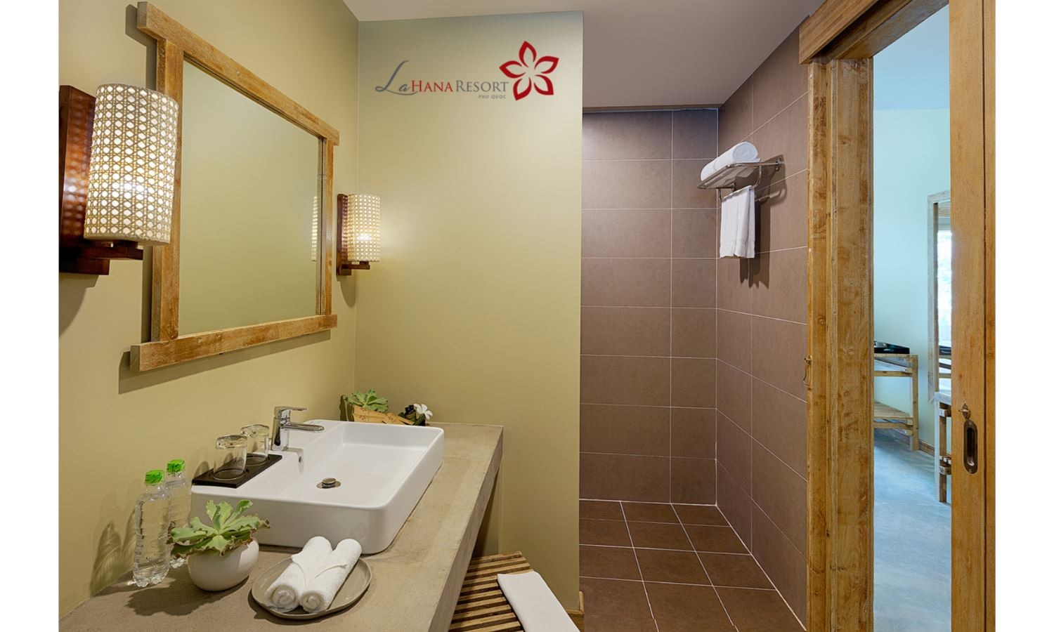 rooms-deluxe-triple-with-gardenview