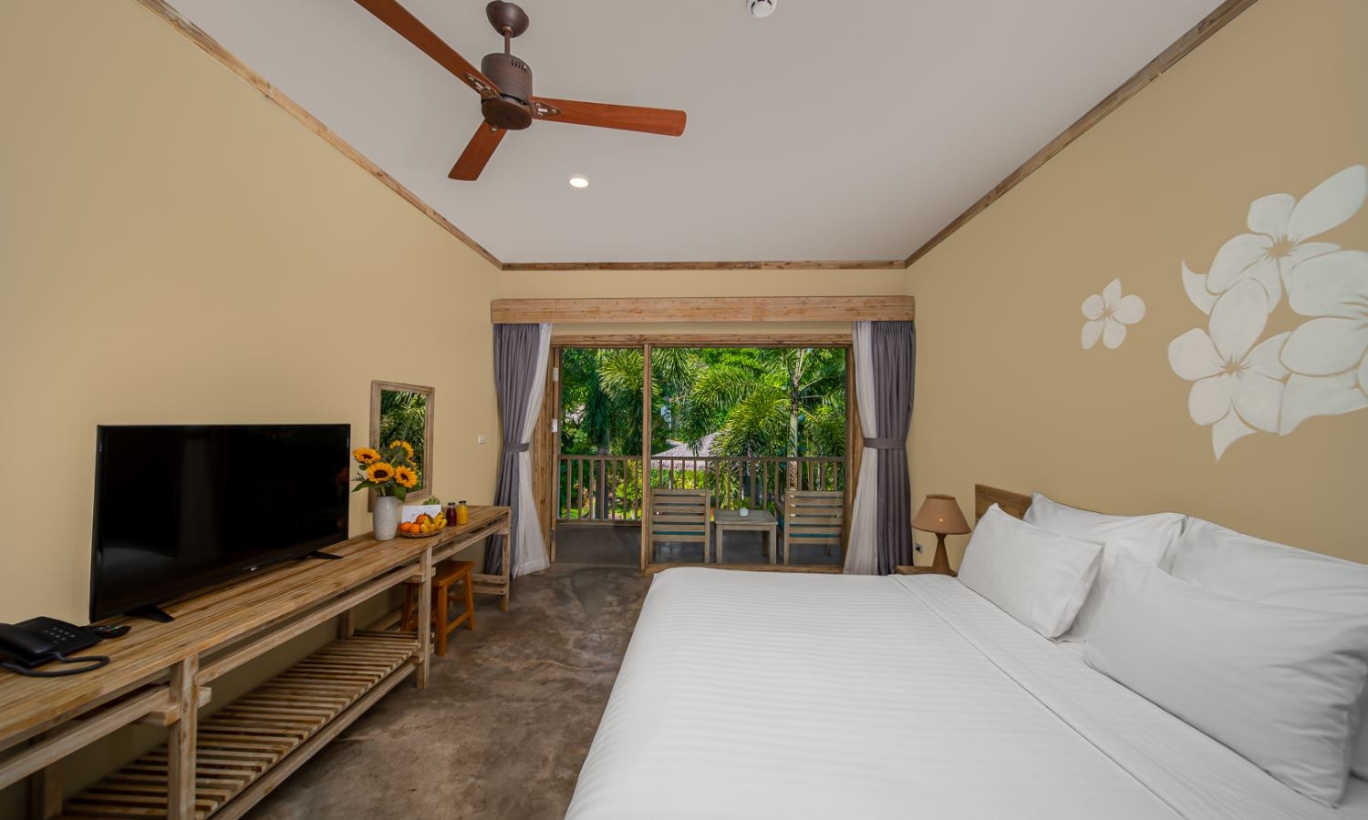 rooms-deluxe-double-with-gardenview