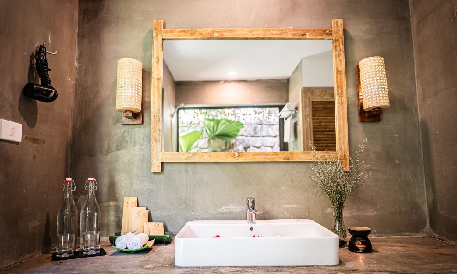 rooms-deluxe-bungalow-with-gardenview