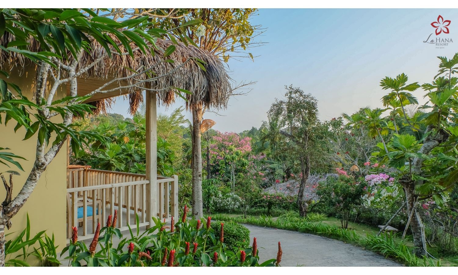 rooms-hill-bungalow-with-bathtub