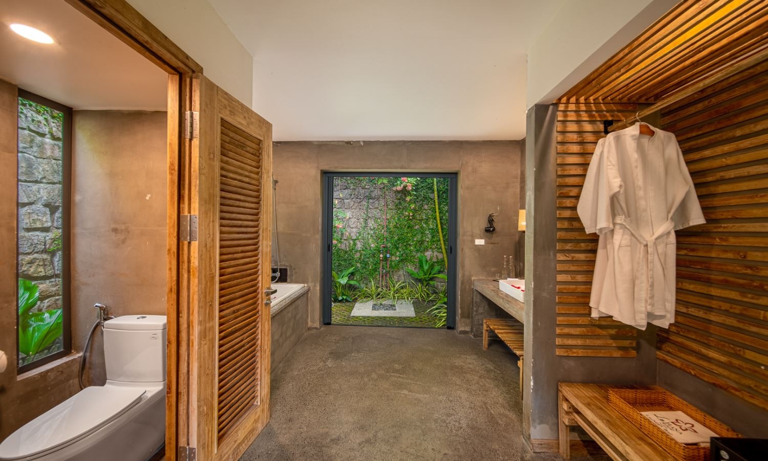 rooms-hill-bungalow-with-bathtub