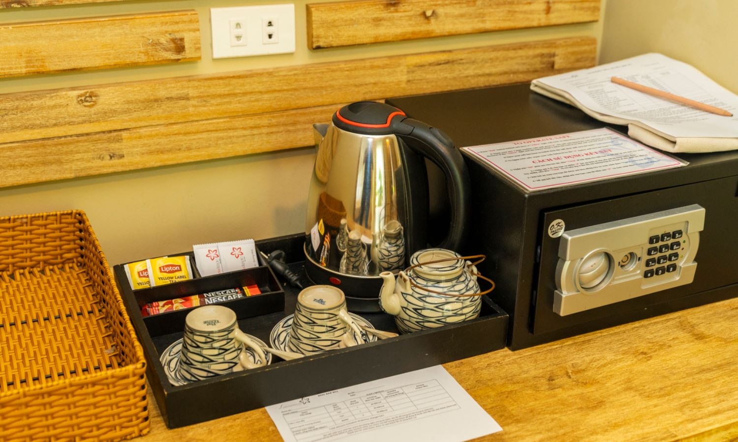 rooms-hill-bungalow-with-bathtub