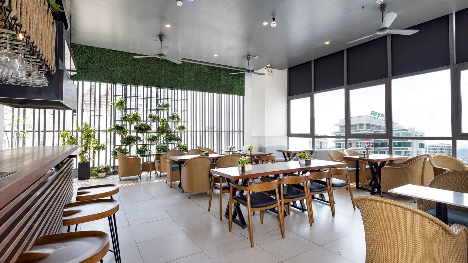restaurants-papaya-20th-floor
