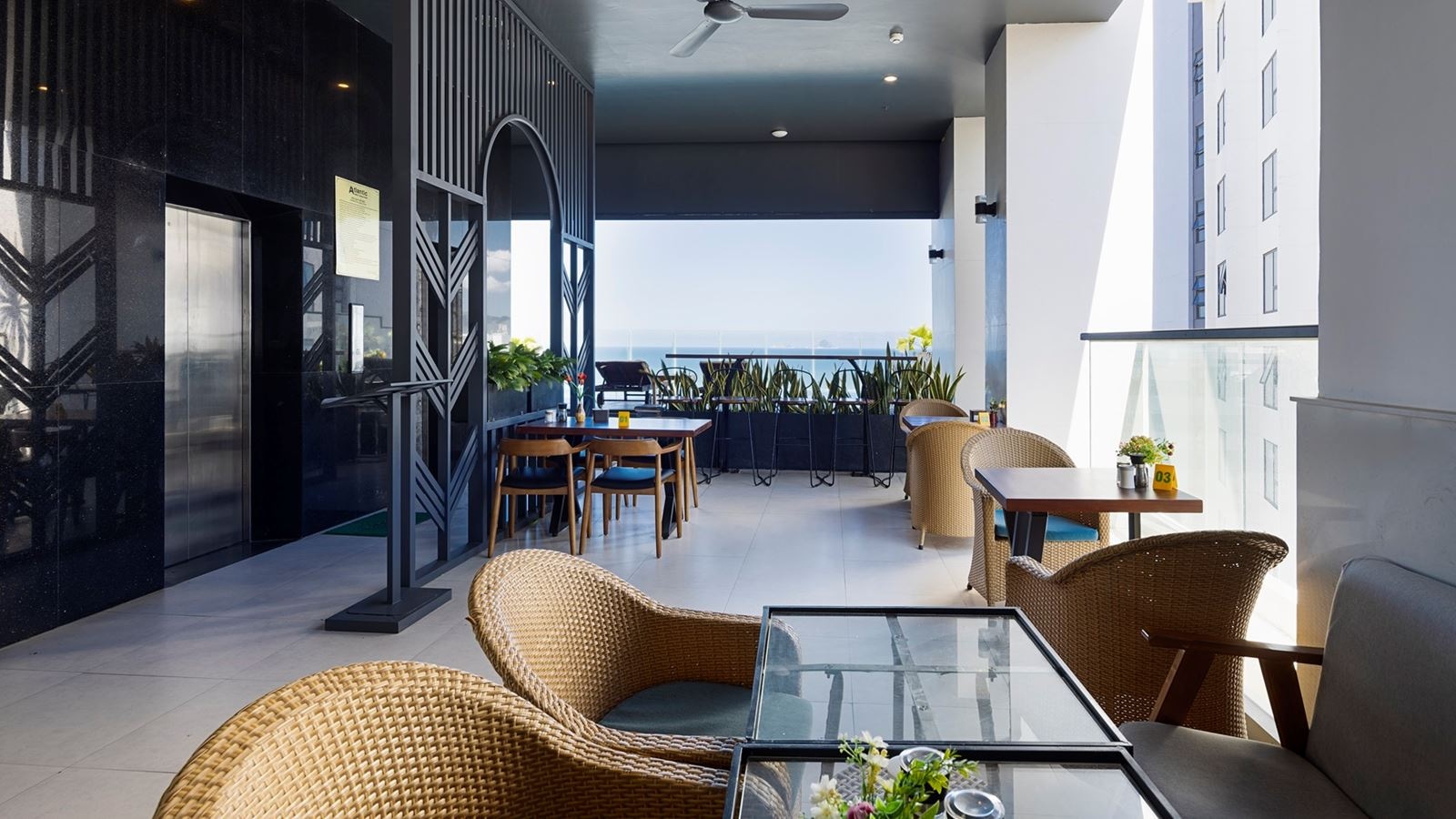 restaurants-papaya-20th-floor