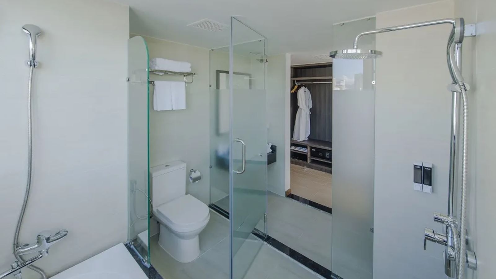 rooms-executive-city-view-with-balcony-child-without-extra-bed