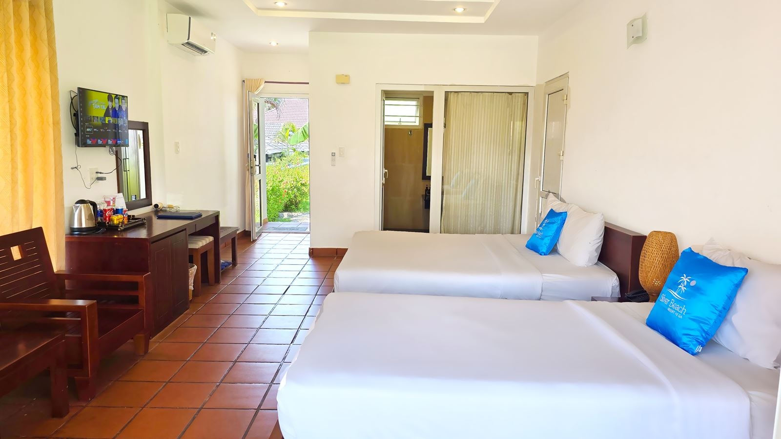 rooms-triple-bungalow-with-garden