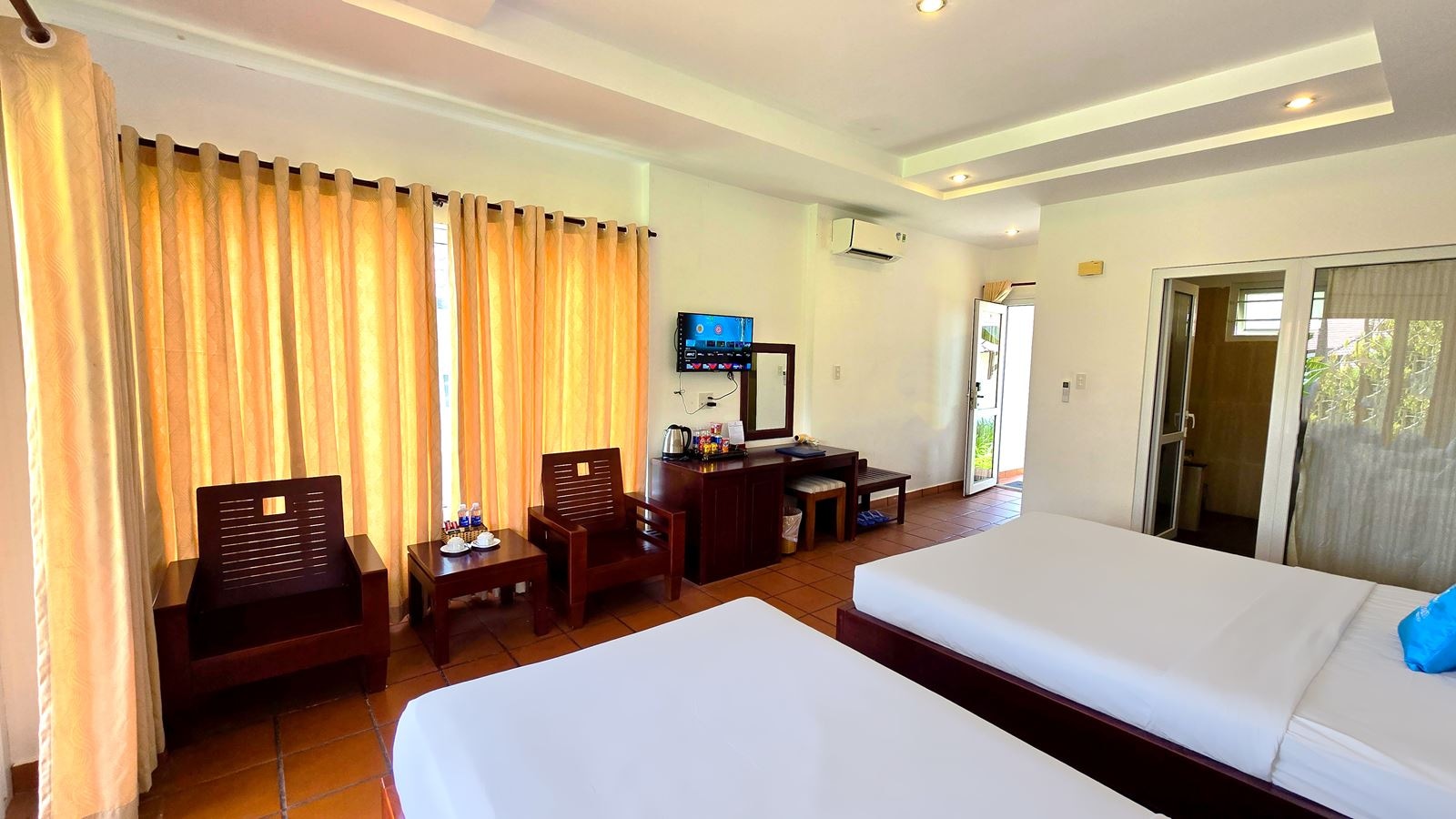 rooms-triple-bungalow-with-garden