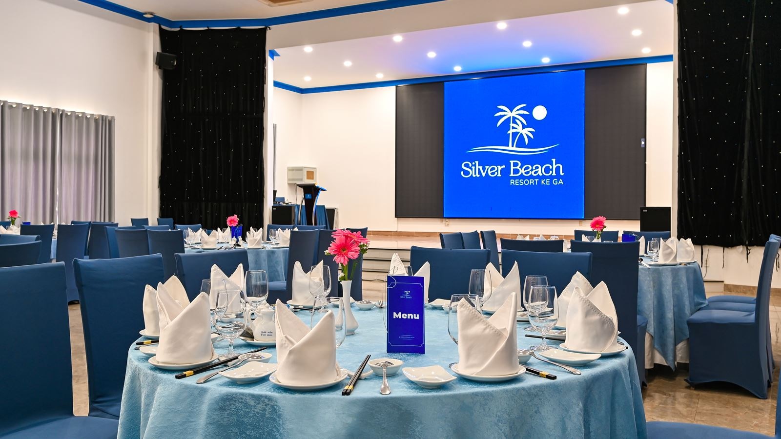 mice-oceania-restaurant--pool