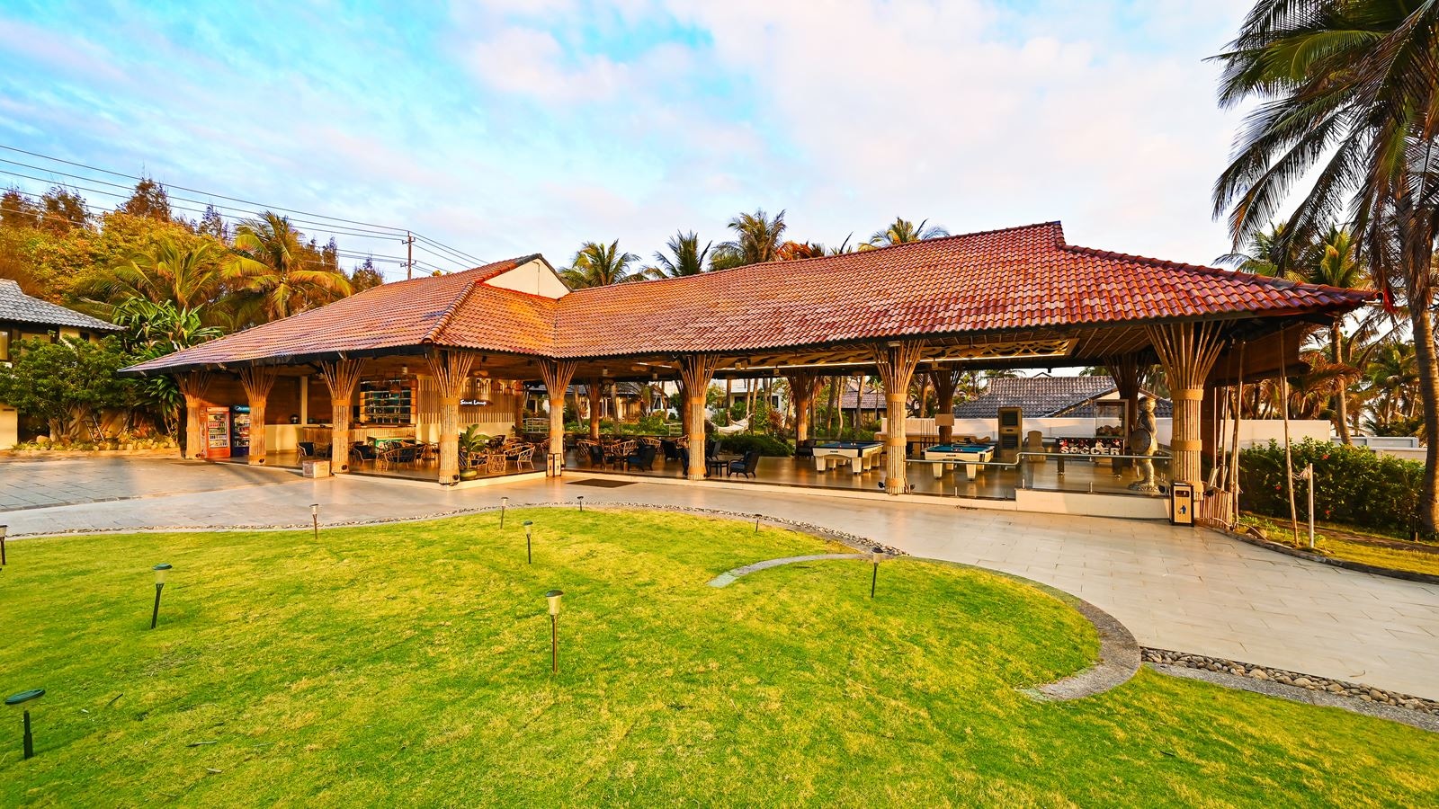 restaurants-main-building