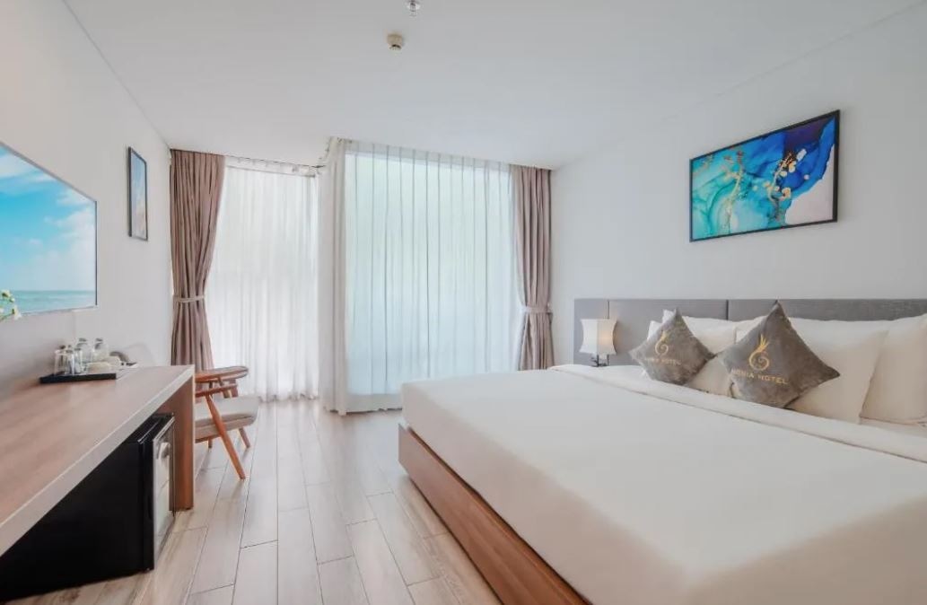 rooms-deluxe-with-balcony