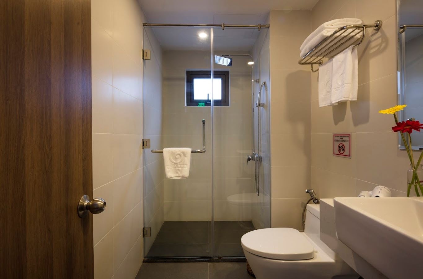 rooms-deluxe-with-balcony