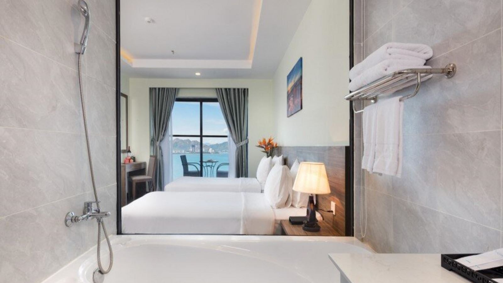 rooms-premier-seaview-with-balcony