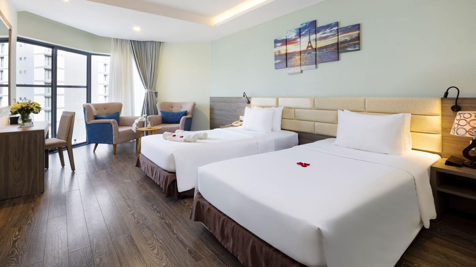 rooms-deluxe-partial-seaview-with-balcony