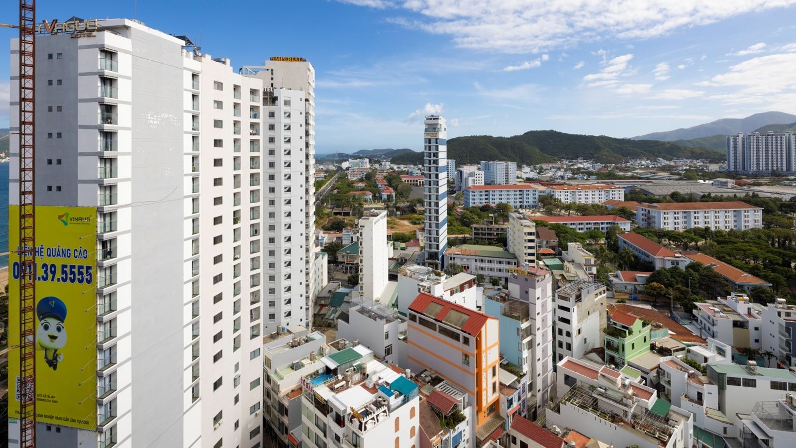 rooms-deluxe-partial-seaview-with-balcony