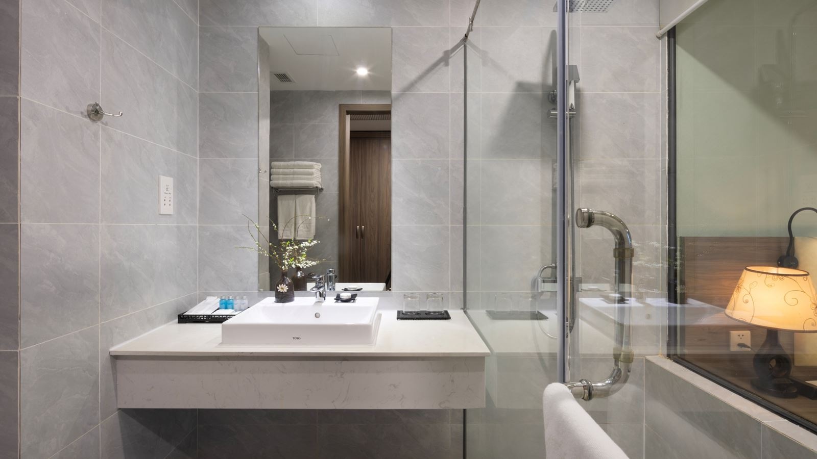 rooms-family-partial-seaview-with-balcony-no-extrabed