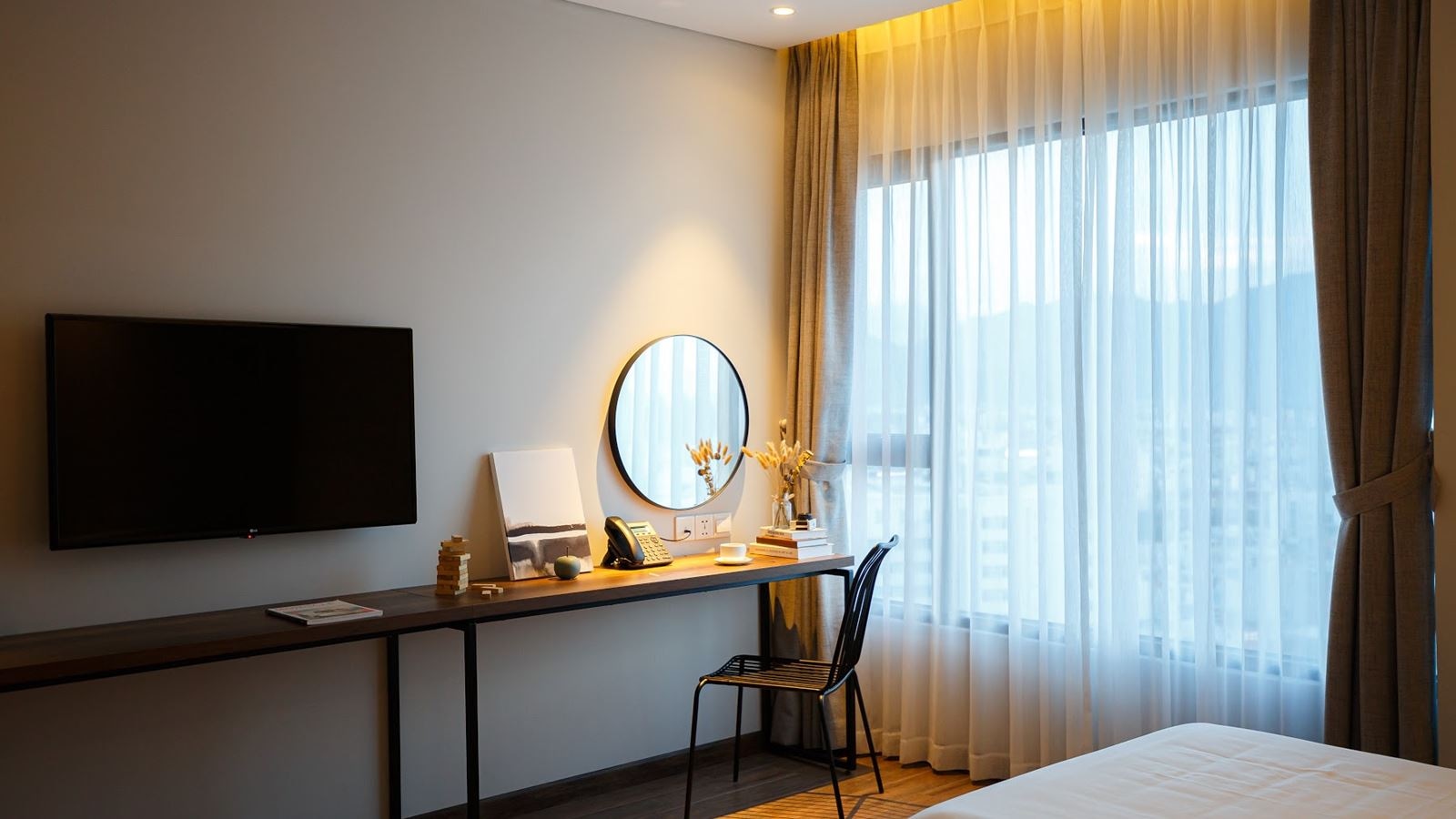 rooms-cozy-twin-with-city-view