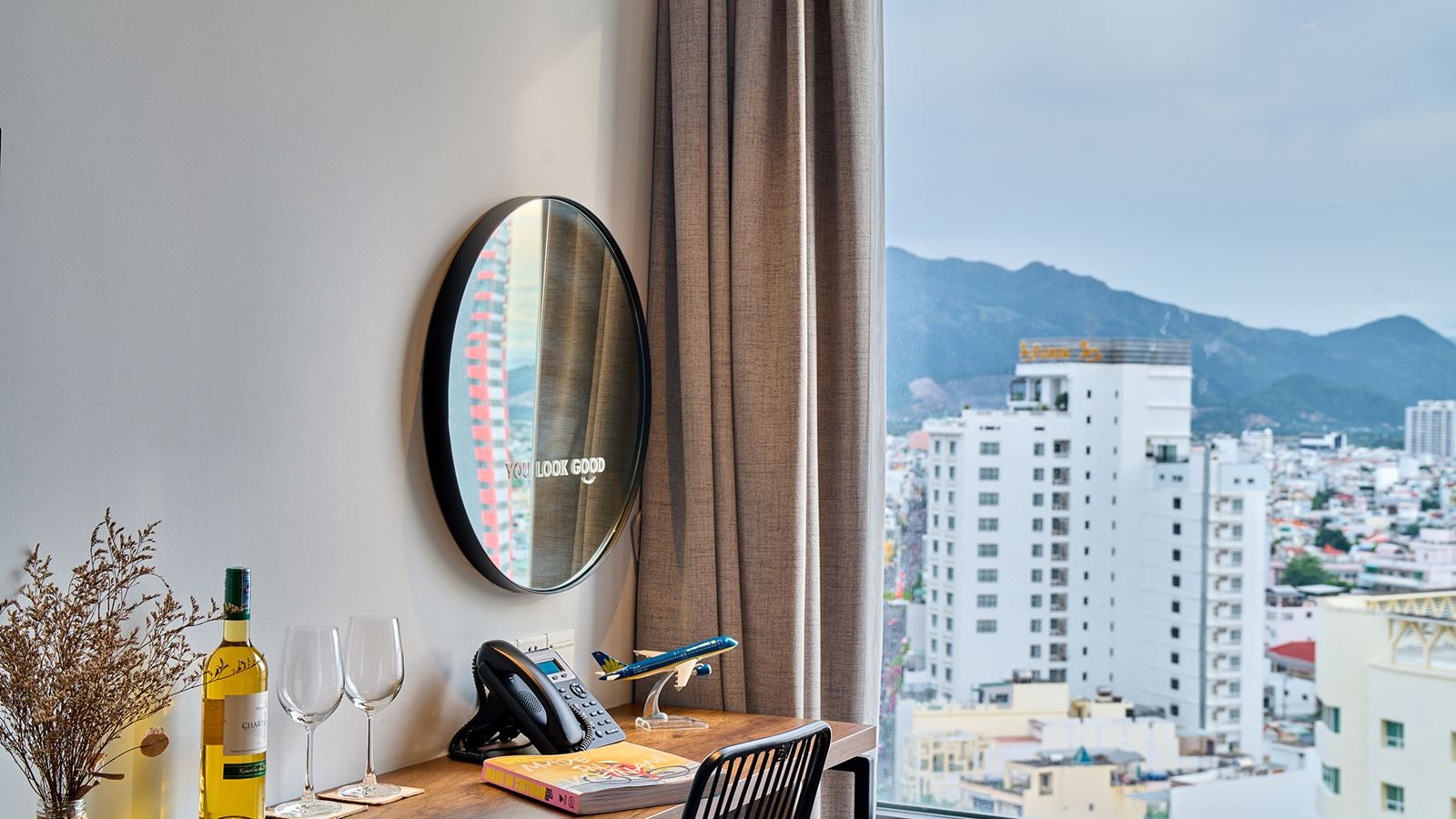 rooms-roomy-double-with-city-view