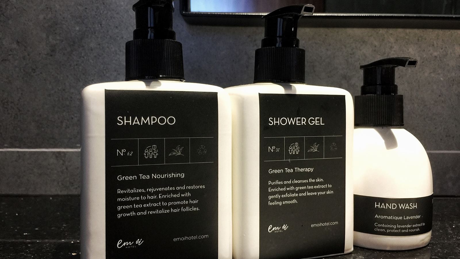 rooms-roomy-double-with-city-view