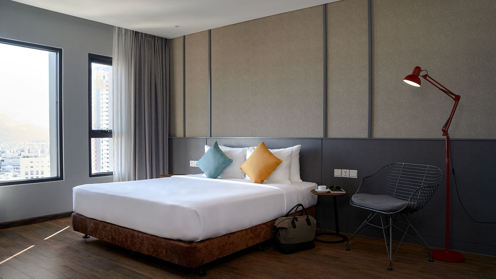 rooms-roomy-double-with-city-view