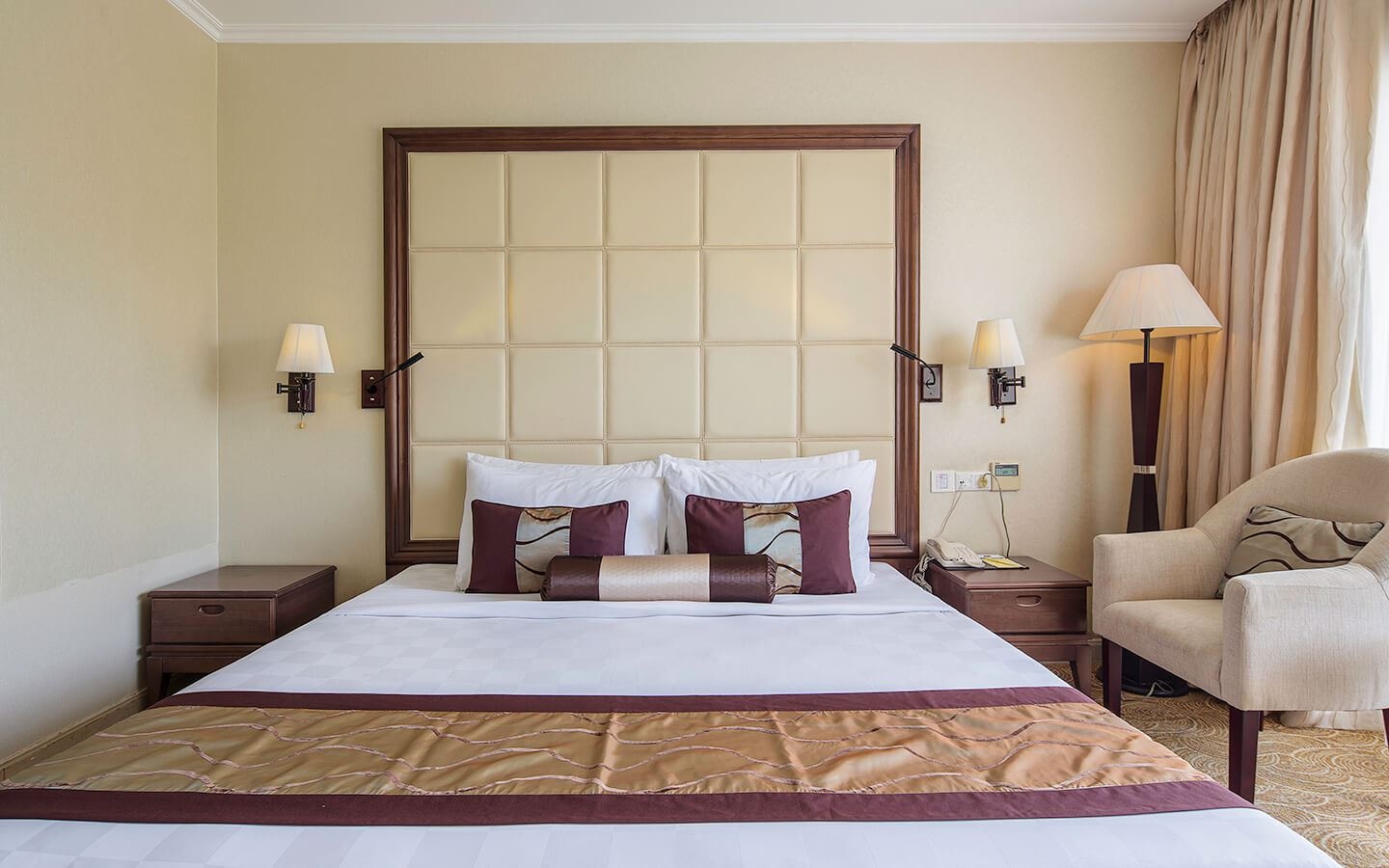 rooms-superior-pool-view-with-balcony-child-without-extra-bed