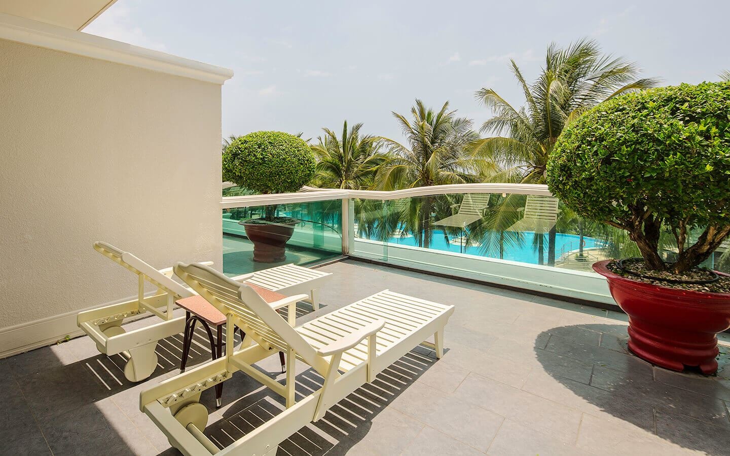 rooms-deluxe-pool-view-with-balcony