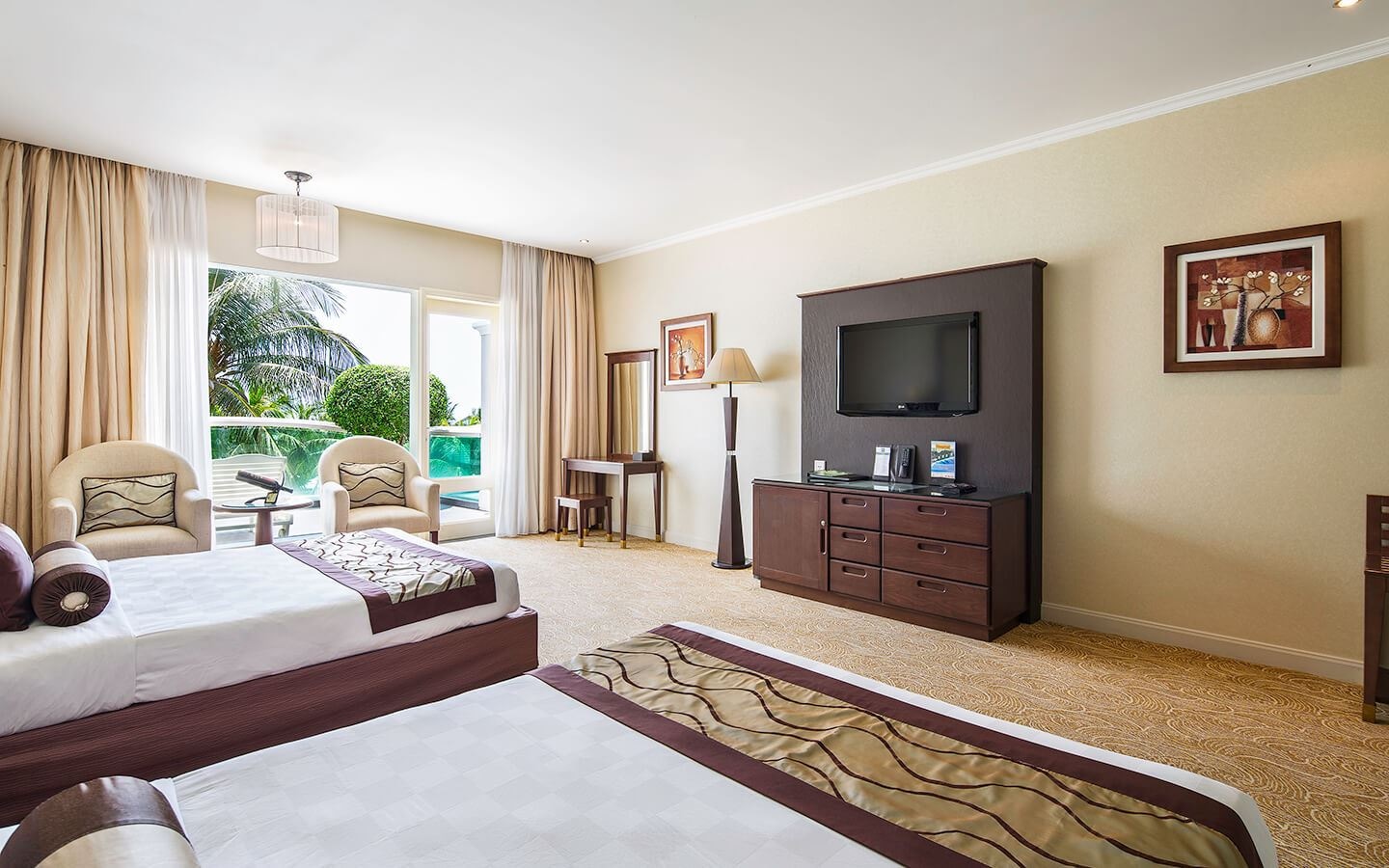 rooms-deluxe-pool-view-with-balcony-child-without-extra-bed