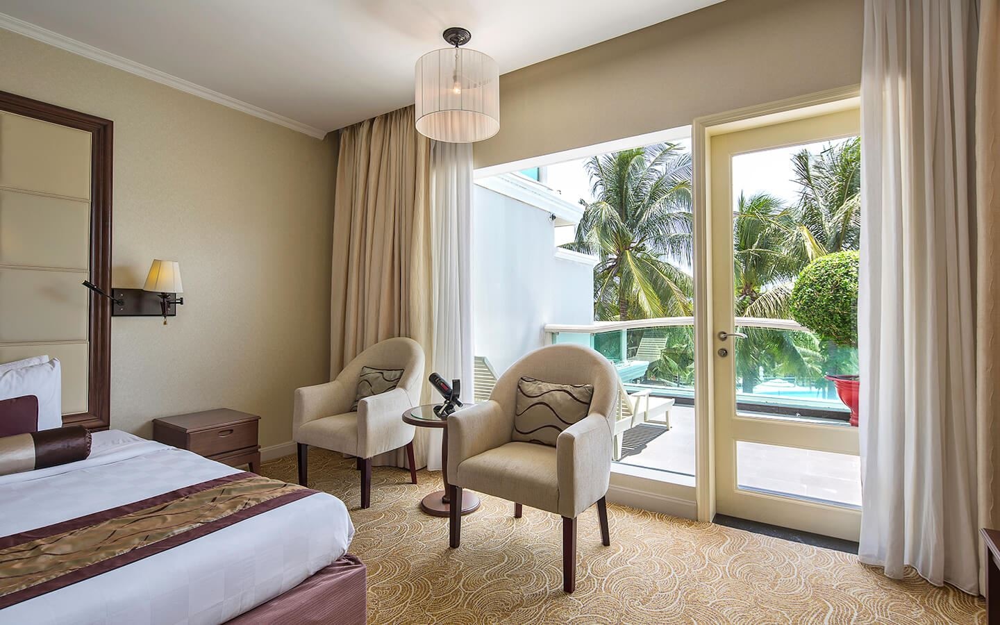 rooms-deluxe-pool-view-with-balcony-child-without-extra-bed