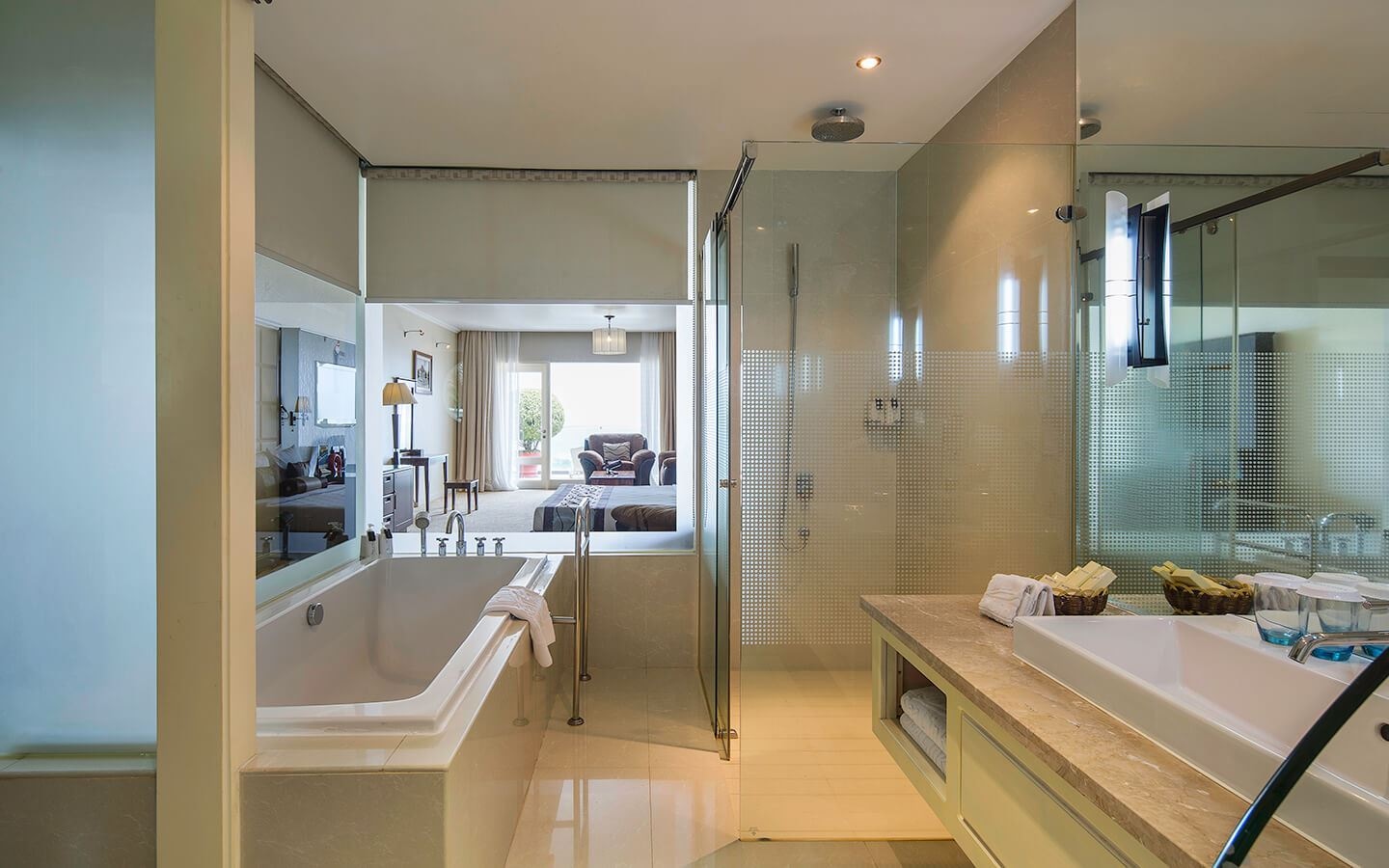 rooms-premium-deluxe-family-with-balcony